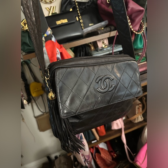 Black Chanel Vintage Crossbody - Picture 2 of 11
